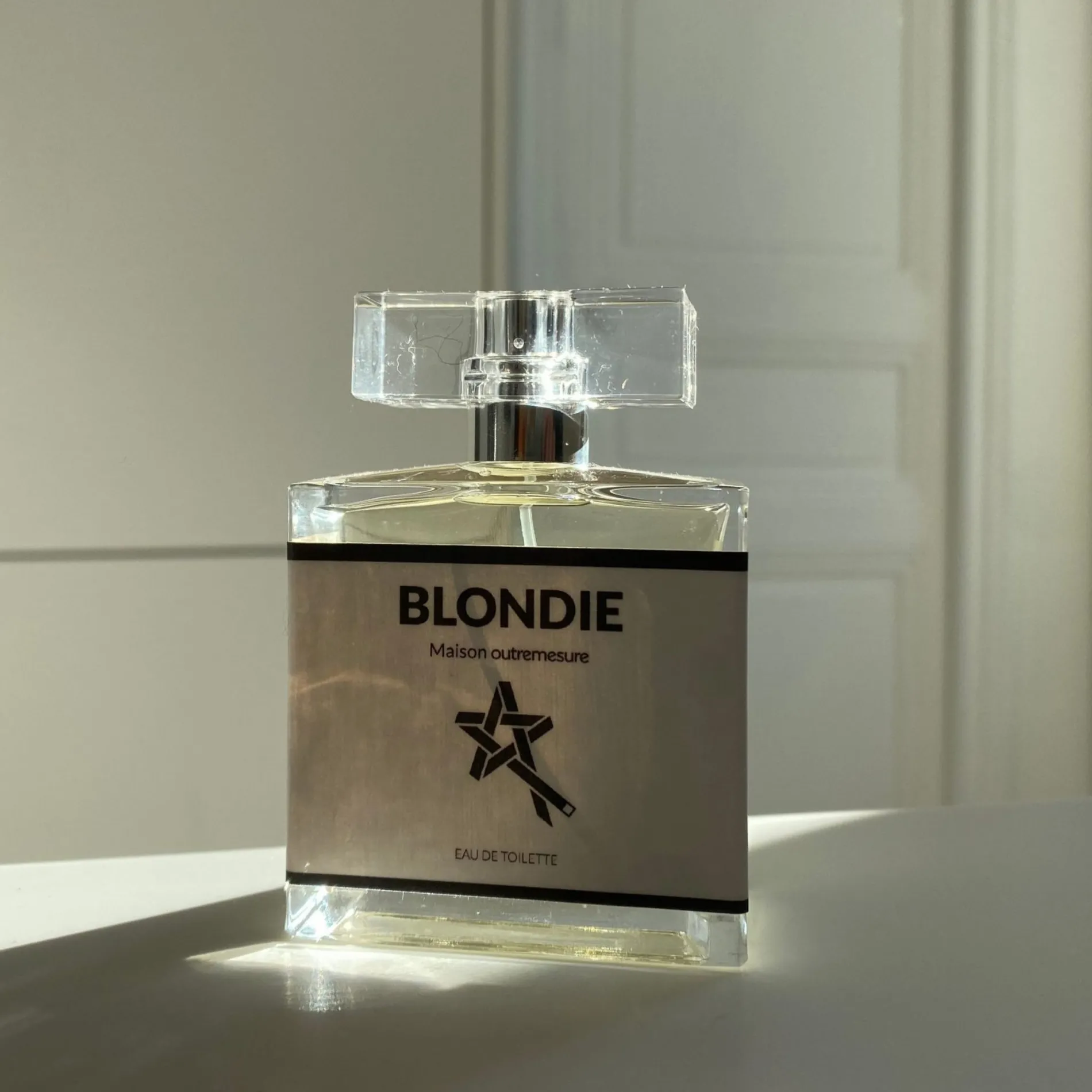 outremesure /parfum blondie blanc Fashion