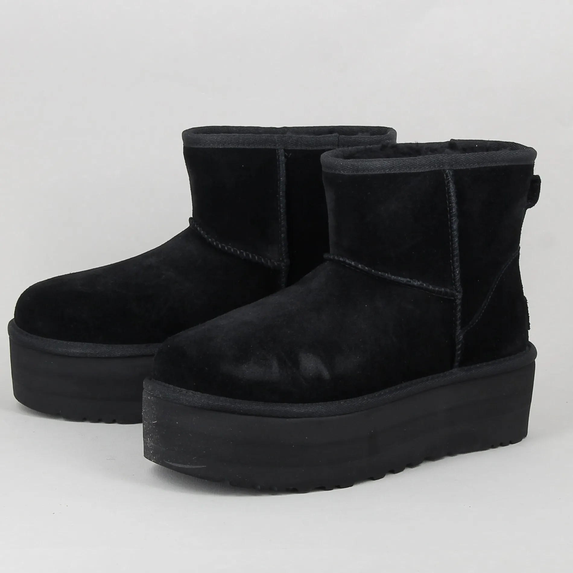 UGG /classic mini plath24 noir Online